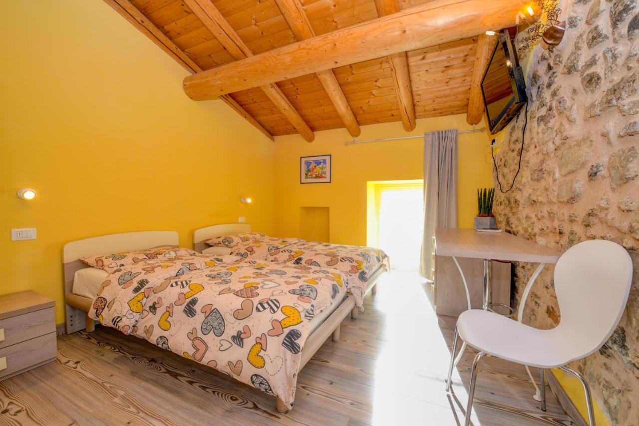 Casa Nel Borgo - Il Gufo Apartment Tremosine Bagian luar foto