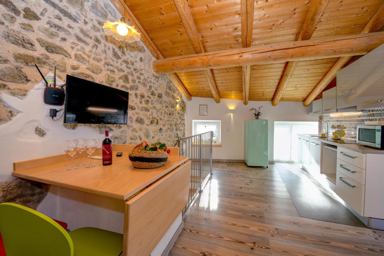 Casa Nel Borgo - Il Gufo Apartment Tremosine Bagian luar foto