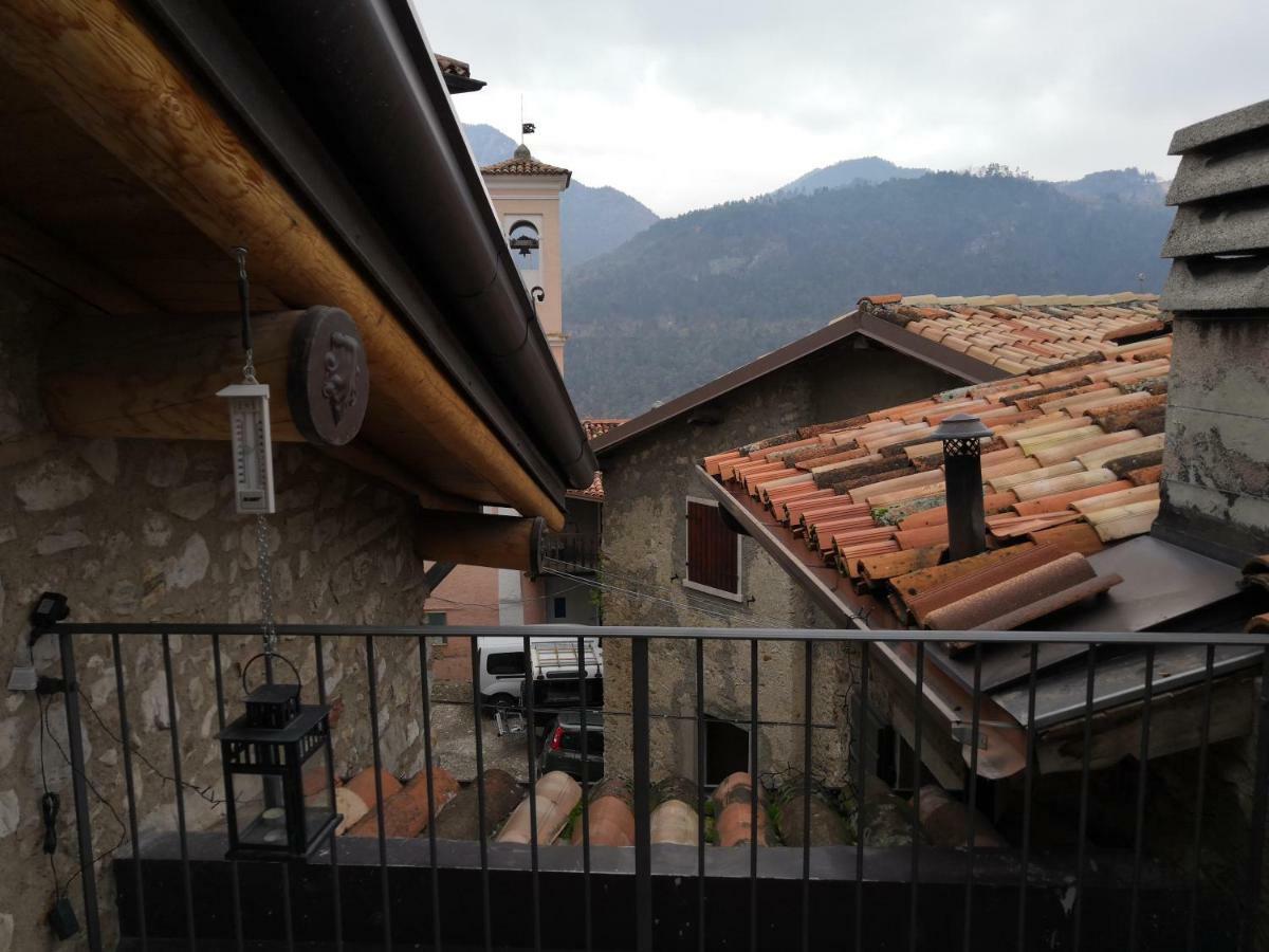 Casa Nel Borgo - Il Gufo Apartment Tremosine Bagian luar foto